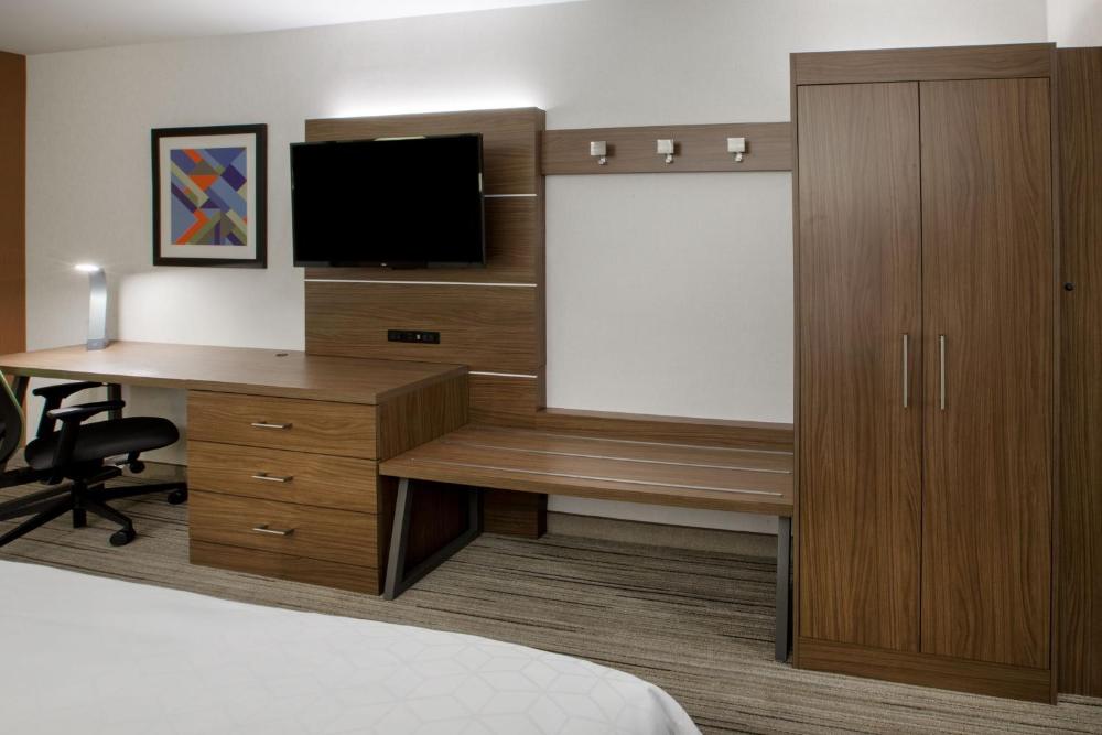 Standard King Room interior